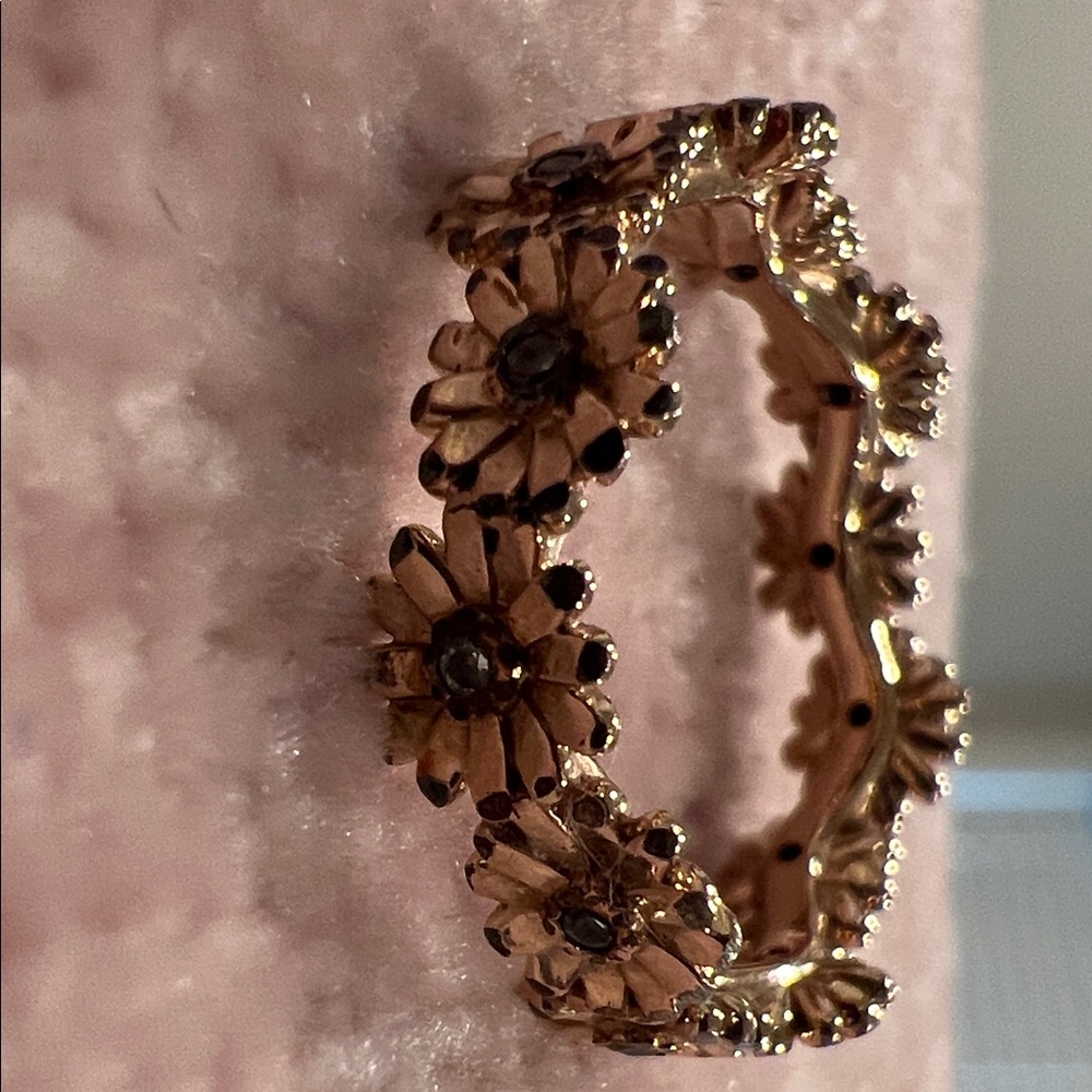 Pandora Gold and Silver Daisy Ring - Picture 10 of 15